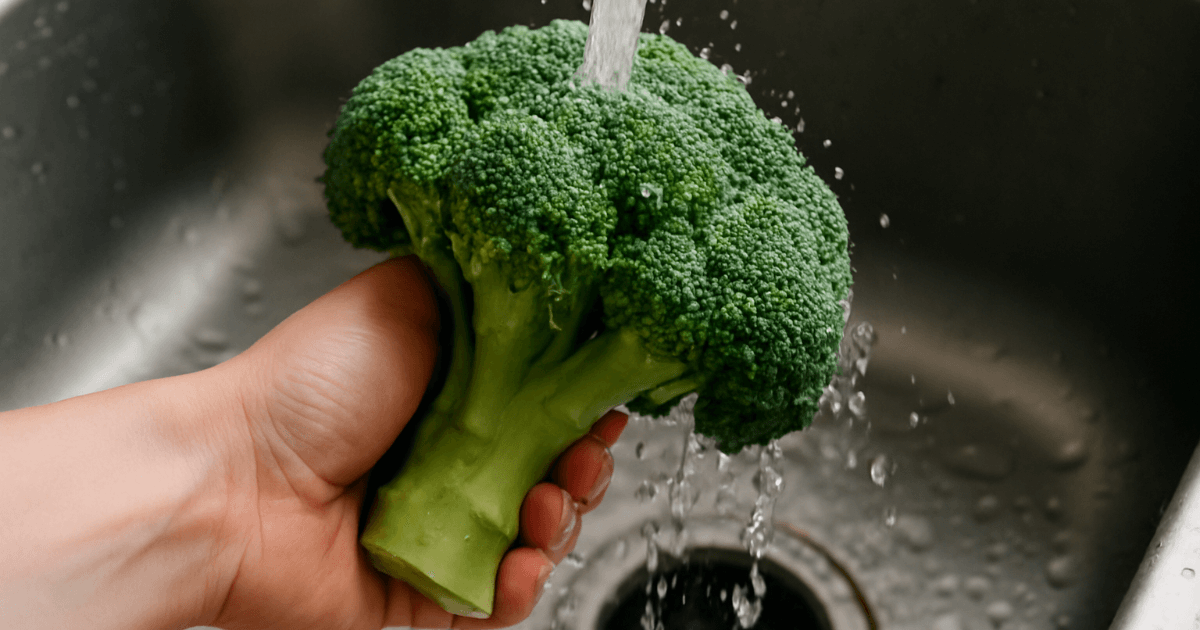 ¿Es peligroso enjuagar rápidamente el brócoli bajo el agua corriente? Una advertencia de los verduleros japoneses, las razones y las diferencias con el extranjero