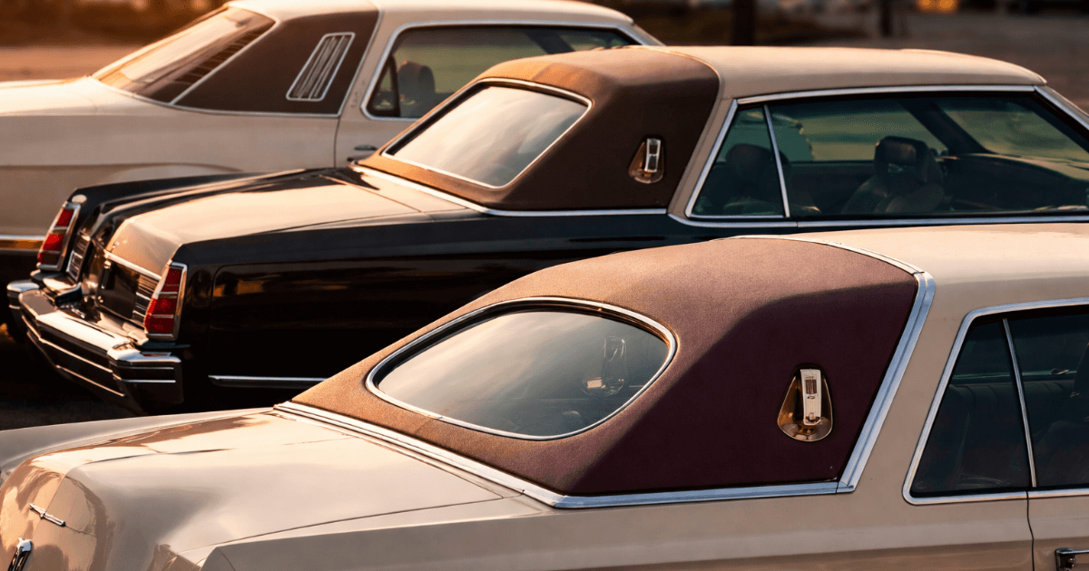 オペラウィンドウの謎：70年代アメ車の“背中の小窓”は何だったのか — オペラウィンドウ盛衰史