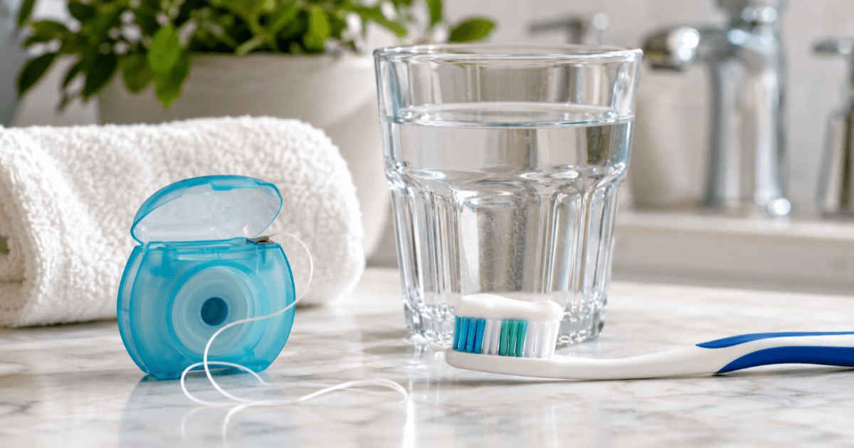Avant ou après le brossage des dents ? Une petite étude a donné une réponse surprenante sur "l'ordre des soins interdentaires"