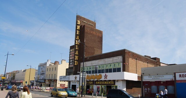 ดินแดนแห่งความฝันกลายเป็นฝันร้าย - ติดตาม 48 ชั่วโมงจากอาการวิกฤตถึงเสียชีวิตของชายคนหนึ่งใน "เทศกาลดรัมแอนด์เบส" ที่มาร์เกต