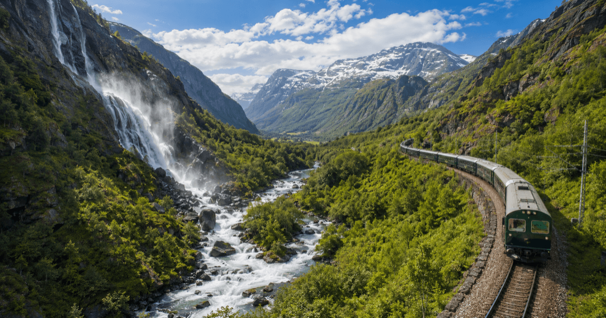 Un train panoramique en Norvège, différent du Hakone Tozan Railway et du chemin de fer du canyon de Kurobe.